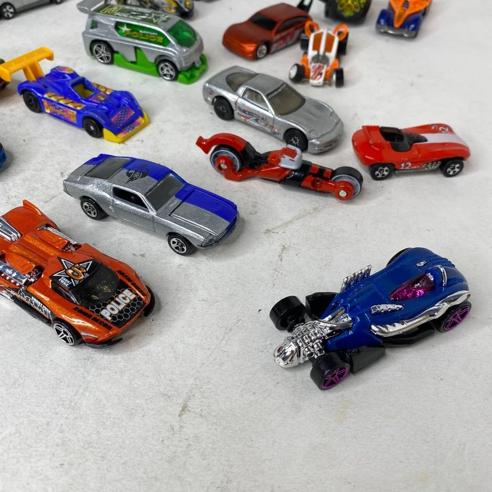 Hot Wheels Lot of 25 Diecast Cars 1970s–2000s Mercedes Fire Truck Mega-Duty